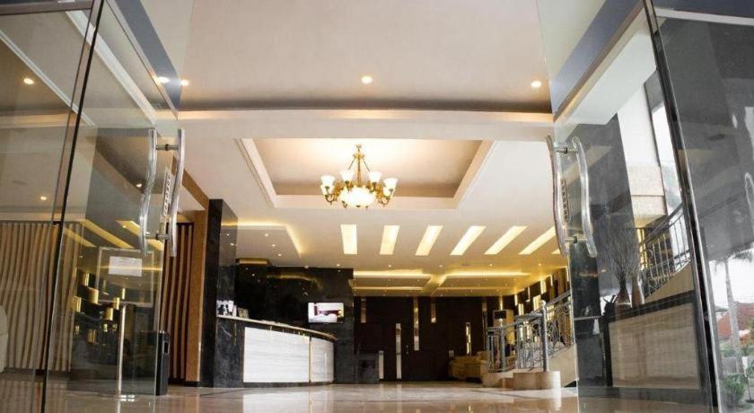 Karlita Hotel Tegal Exterior photo
