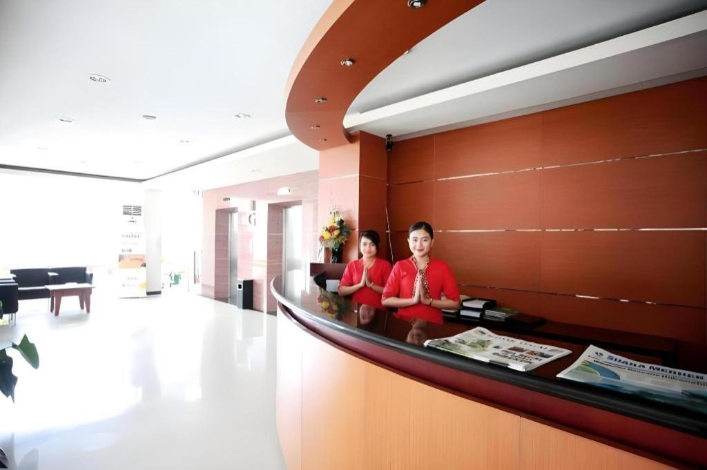 Karlita Hotel Tegal Exterior photo