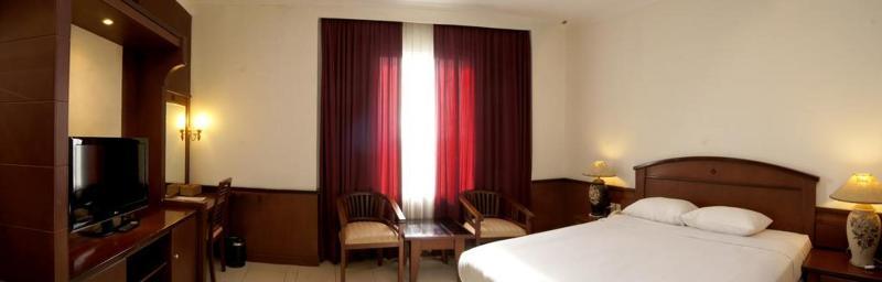 Karlita Hotel Tegal Exterior photo