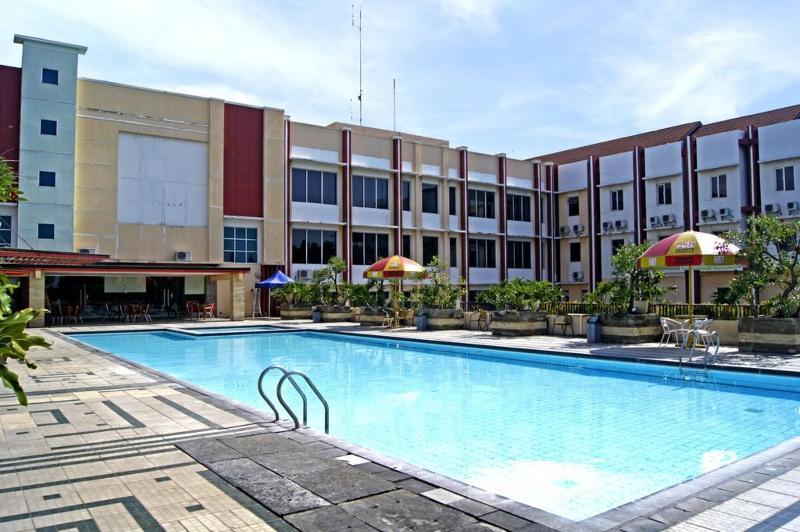 Karlita Hotel Tegal Exterior photo